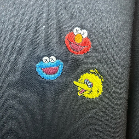 Kaws X Uniqlo Sesame Street embroidered heavy longsleeve - Picture 3 of 7